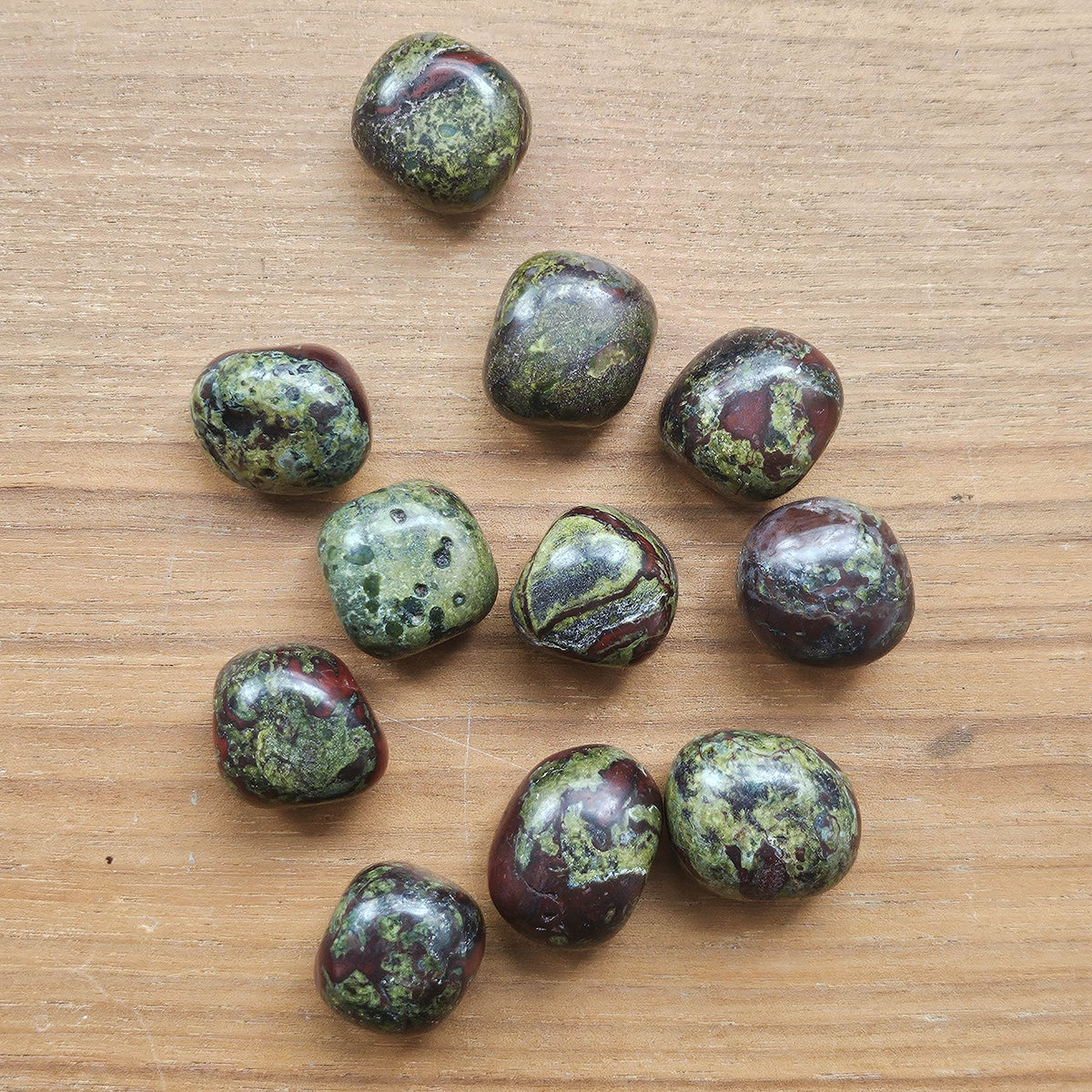 [隨機出貨] 龍血石 Dragon's Blood Jasper（滾石）