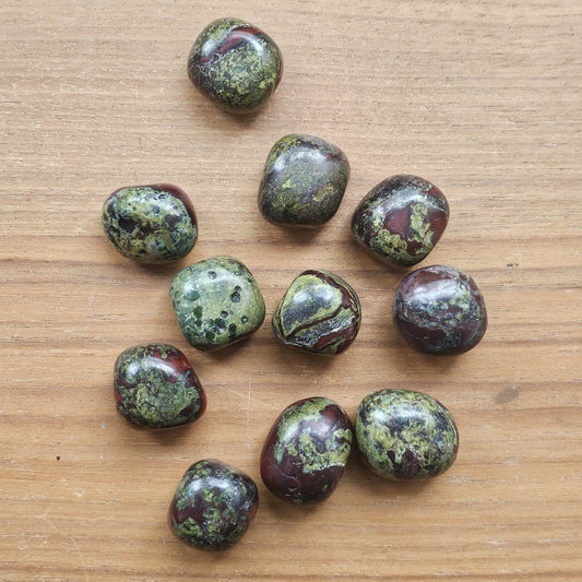 [隨機出貨] 龍血石 Dragon's Blood Jasper（滾石）