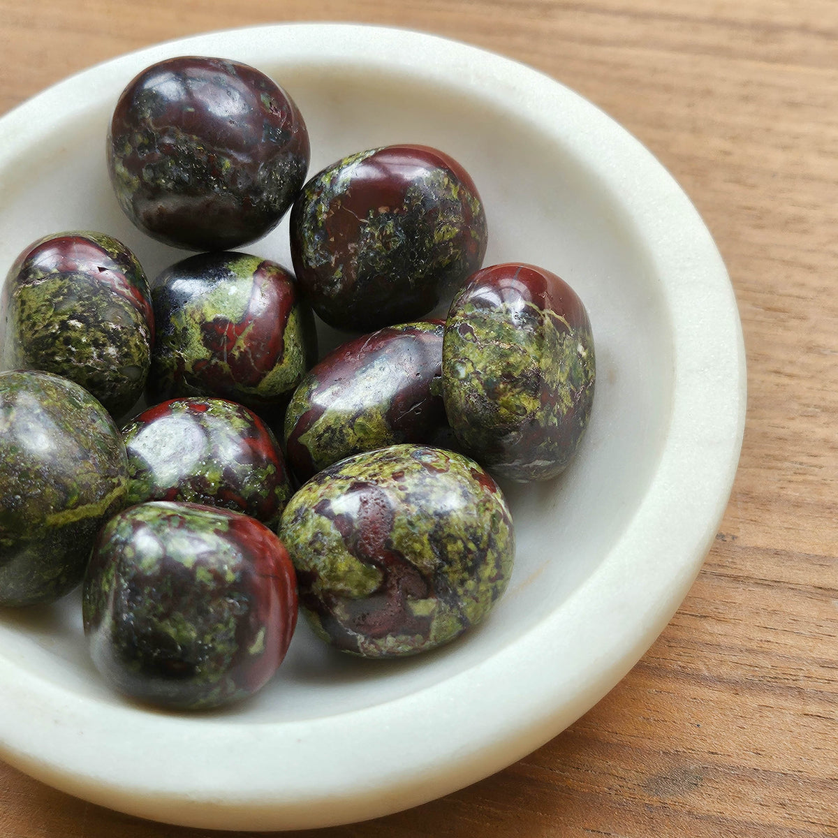 [隨機出貨] 龍血石 Dragon's Blood Jasper（滾石）