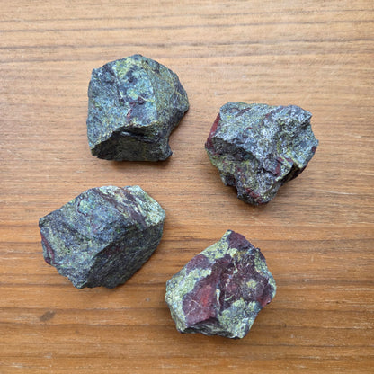 [隨機出貨] 龍血石 Dragon's Blood Jasper（不規則原石）