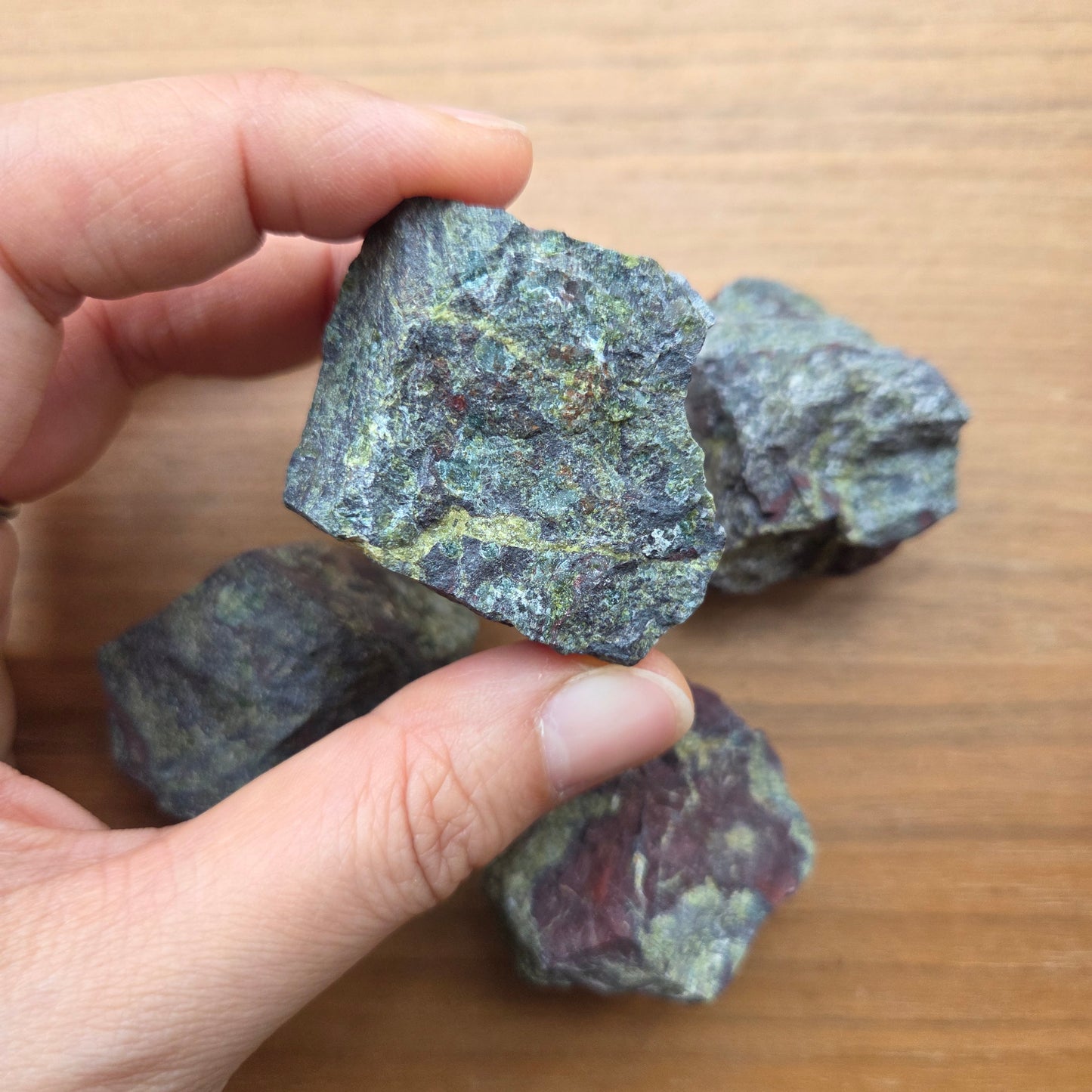 [隨機出貨] 龍血石 Dragon's Blood Jasper（不規則原石）