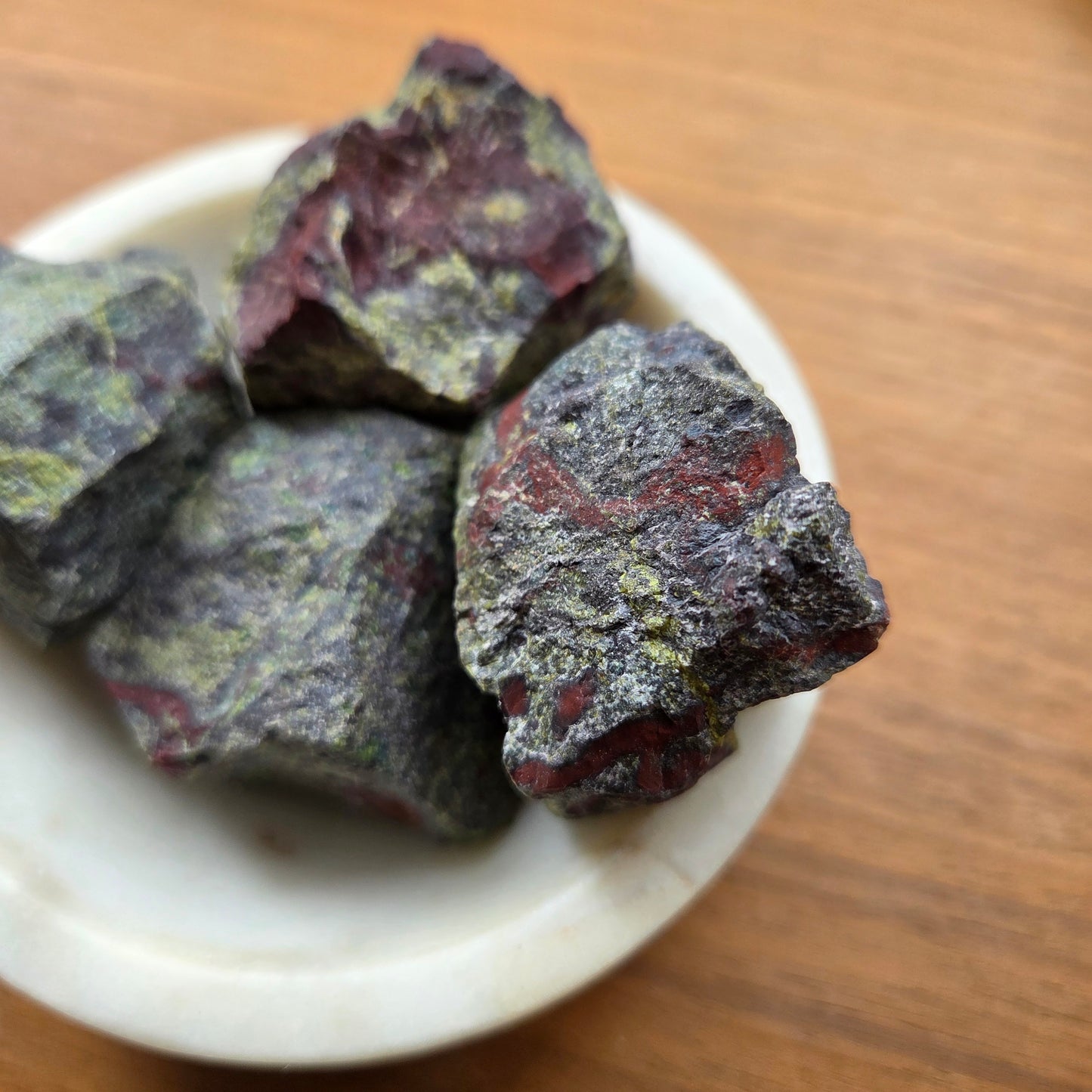 [隨機出貨] 龍血石 Dragon's Blood Jasper（不規則原石）