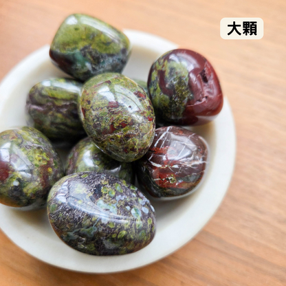 [隨機出貨] 龍血石 Dragon's Blood Jasper（滾石）