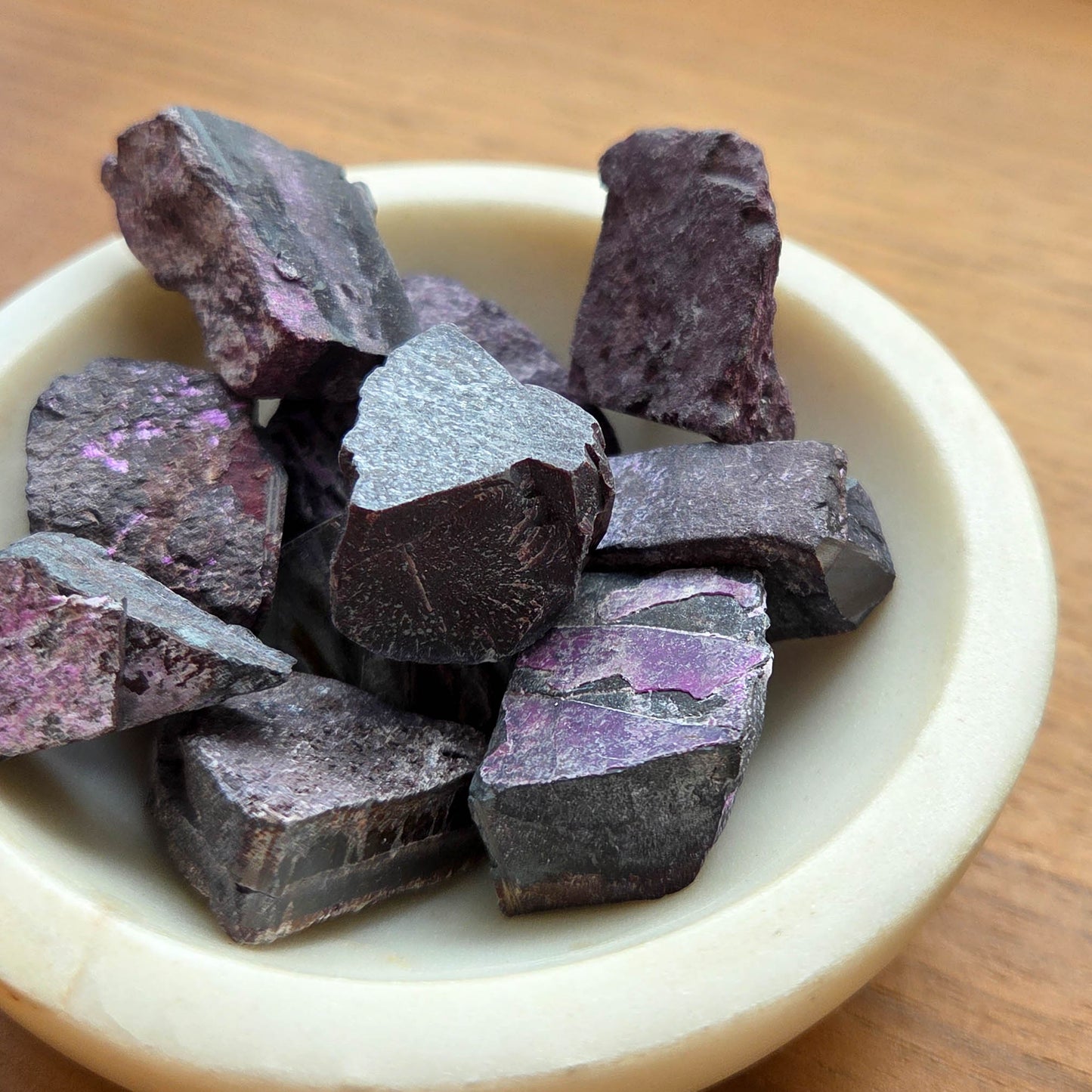 [隨機出貨] 鐵舒俱來 Iron Sugilite（不規則原石）