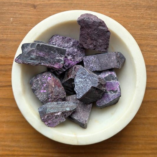 [隨機出貨] 鐵舒俱來 Iron Sugilite（不規則原石）